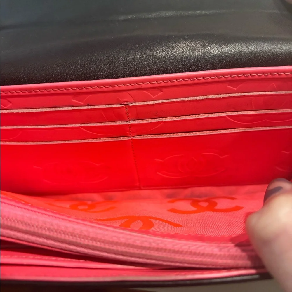 Chanel Quilted Cambon Lambskin Wallet in Black with Pink Interior - Picture 4 of 11